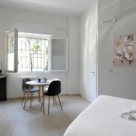 Ur-nest Dolfi Daire *