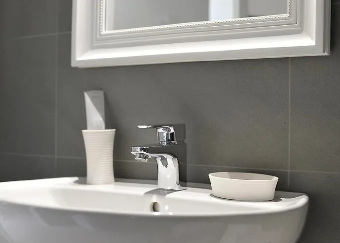 Ur-nest Dolfi * بولونيا